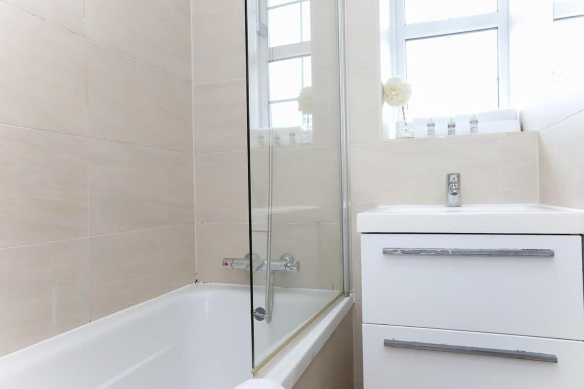 2 Bedroom Apartment In Waterloo Central ロンドン エクステリア 写真